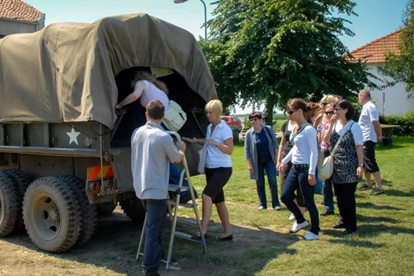 Landroverdropping Maastricht feature1.jpg